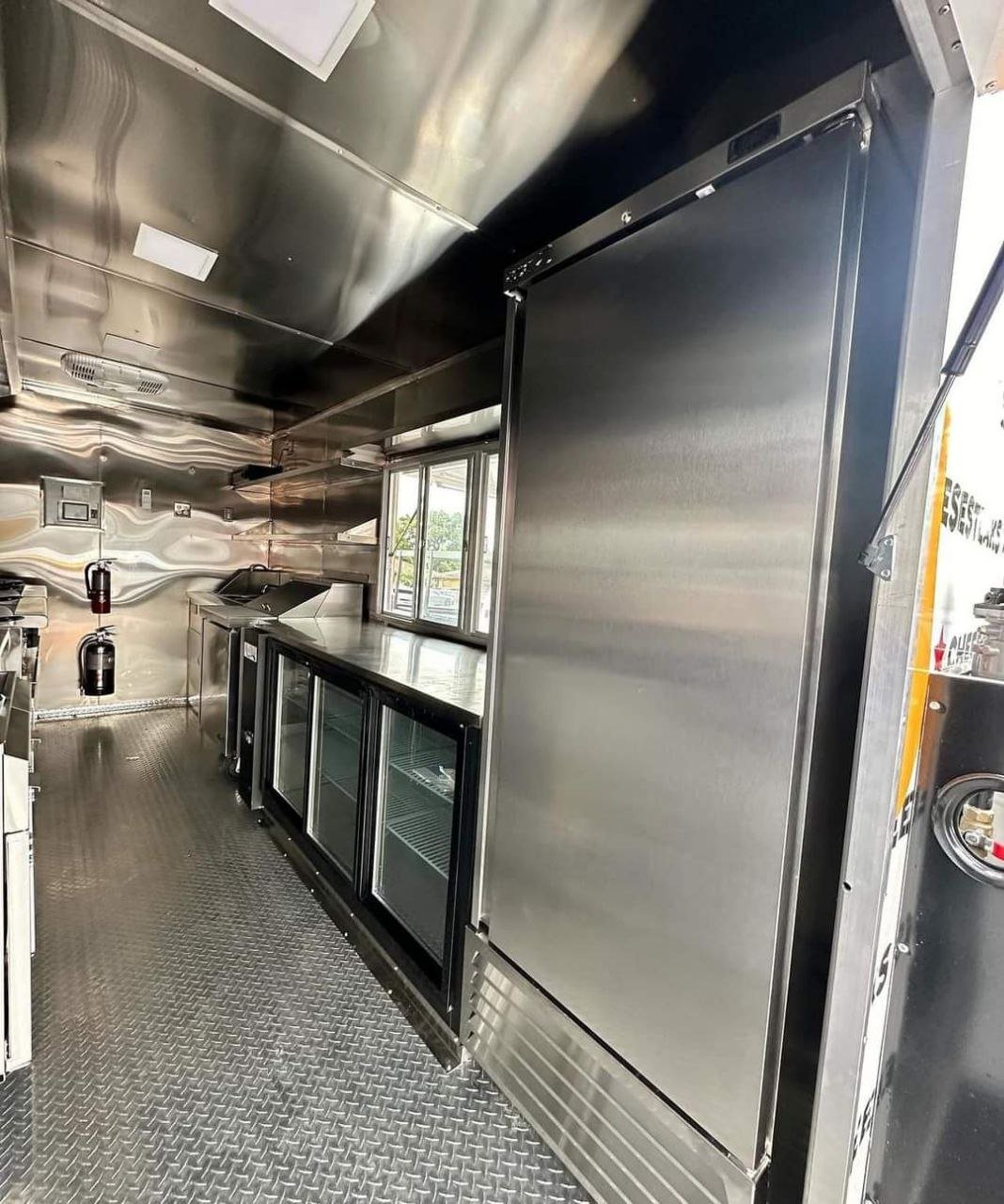 Custom 16ft food trailer - Image 3