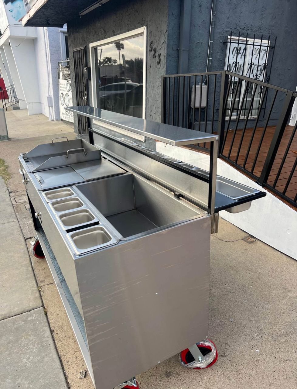 Frankie’s Hot Dog Cart - Image 2
